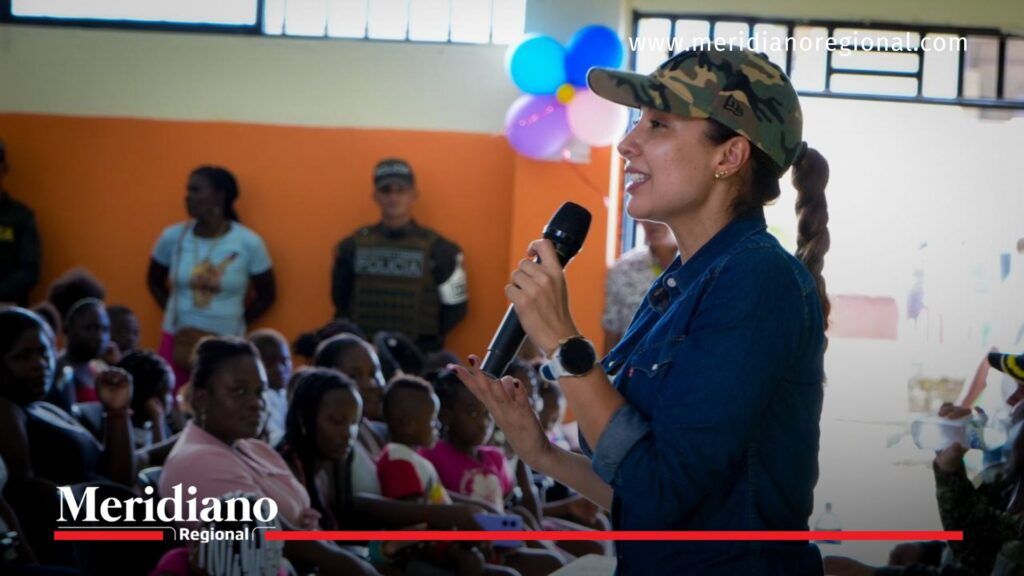 Cafeciendo Sueños inicia en Guapi con la gestora social del Cauca saludando a niños beneficiarios de kits escolares