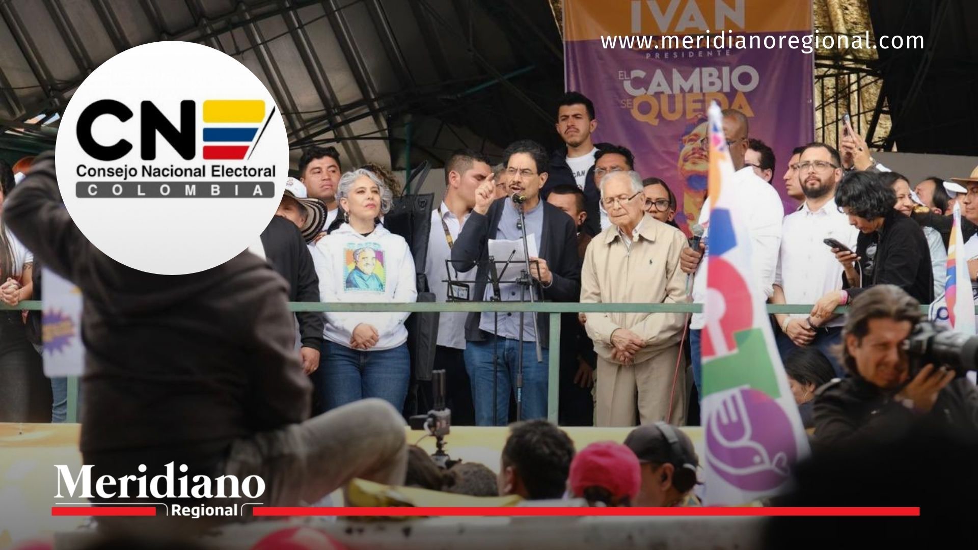 Iván Cepeda se dirige a sus seguidores durante un acto político, en medio de la controversia por su participación en la consulta interpartidista y las decisiones del CNE.