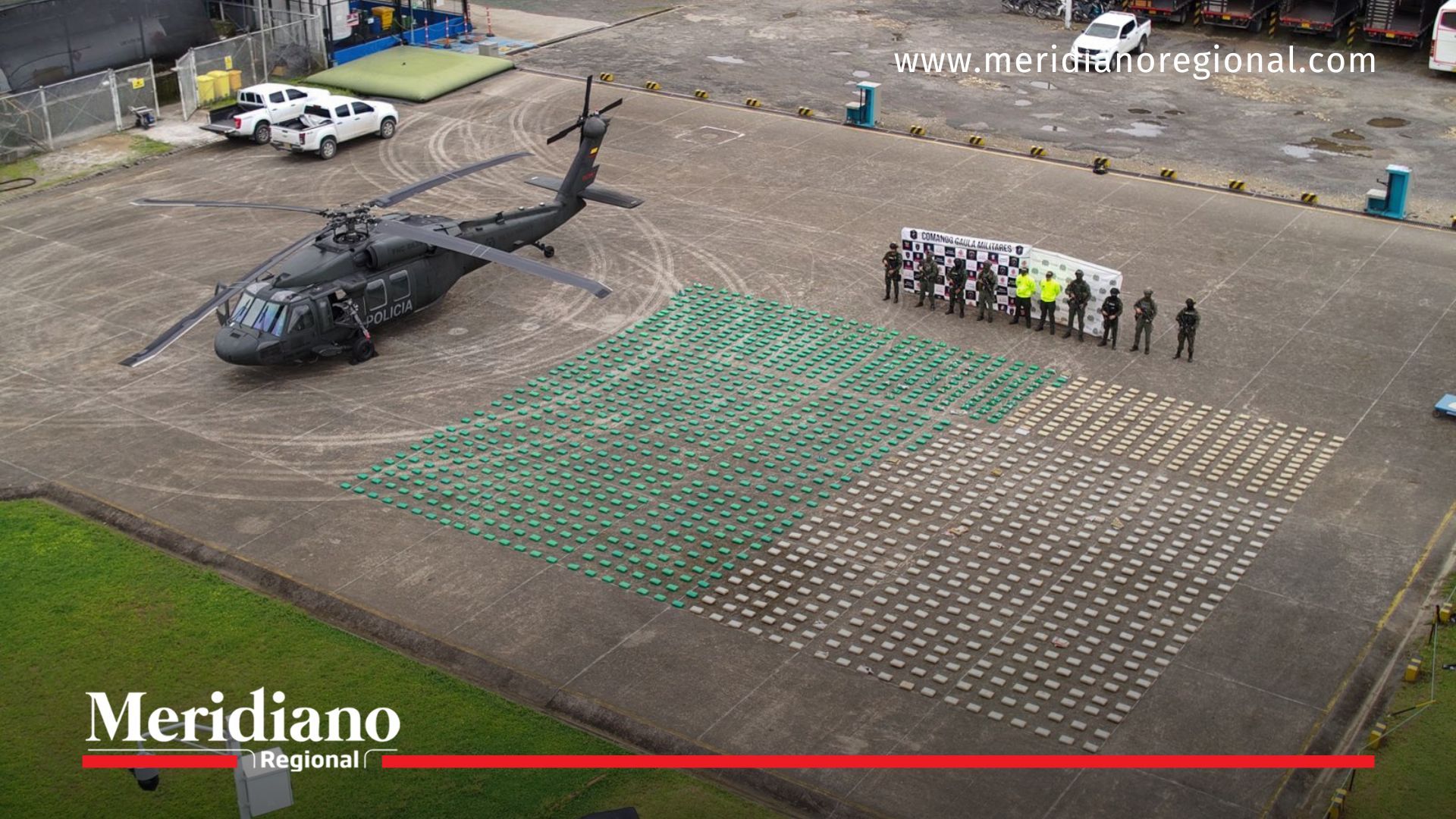 Panorámica de los paquetes de marihuana incautados durante la operación conjunta de la Policía y el Ejército en zona rural de Puerto Asís, Putumayo.