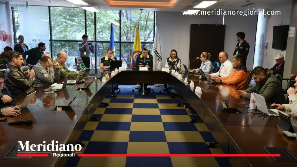Consejo Nacional de Gestión del Riesgo reunido en la UNGRD para analizar la emergencia económica por el frente frío en Colombia