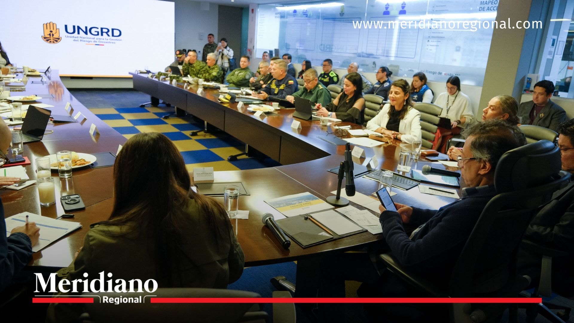 Presidente Gustavo Petro y Consejo Nacional reunidos en la UNGRD para analizar la emergencia económica por el frente frío en Colombia