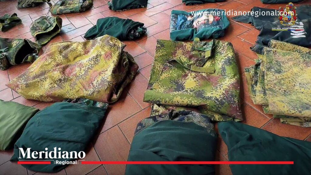 Megadepósito ilegal en Argelia: uniformes incautados por el Ejército - Meridiano Regional Uniformes camuflados incautados en megadepósito ilegal en Argelia, Cauca