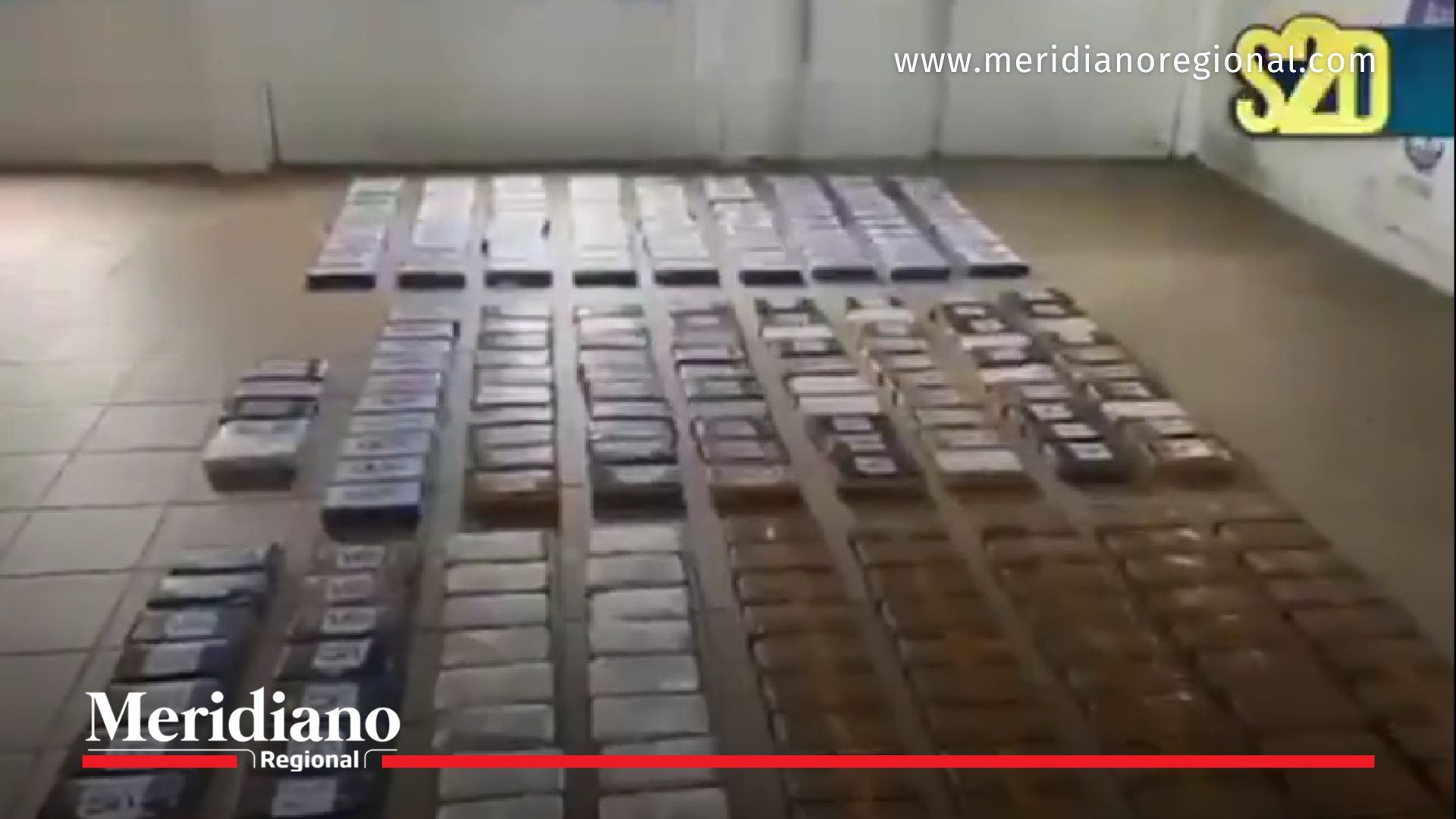 Paquetes de cocaína incautados por la Policía y la Armada en El Charco, Nariño, durante operativo contra el narcotráfico.