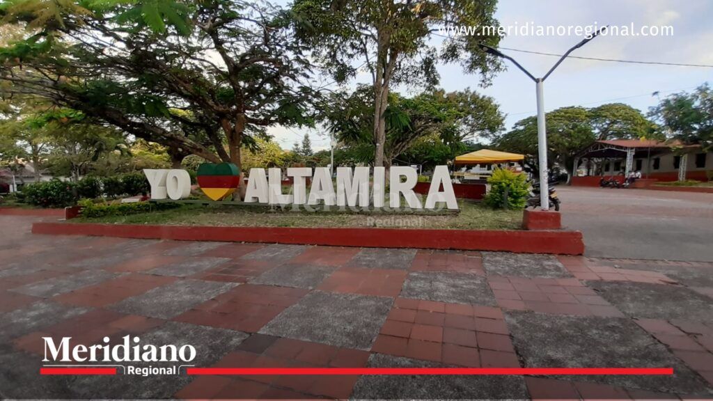 Parque principal de Altamira Huila, municipio donde ocurrió el incendio Altamira en la variante.