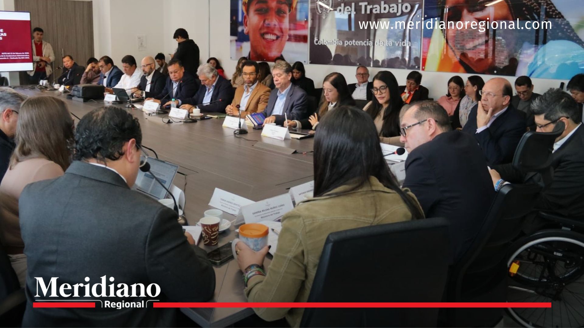Gobierno nacional, gremios empresariales y centrales obreras participaron en la Mesa de Concertación para definir el salario mínimo 2026 en el Ministerio de Trabajo.