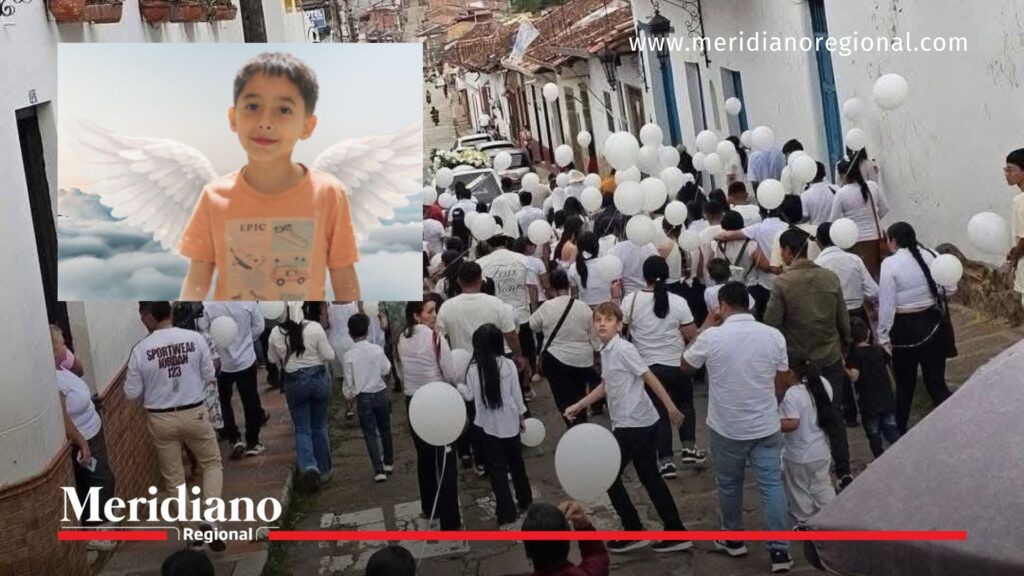 Caso Kevin Acosta durante el entierro en el Huila con comunidad acompañando el cortejo fúnebre con globos blancos.