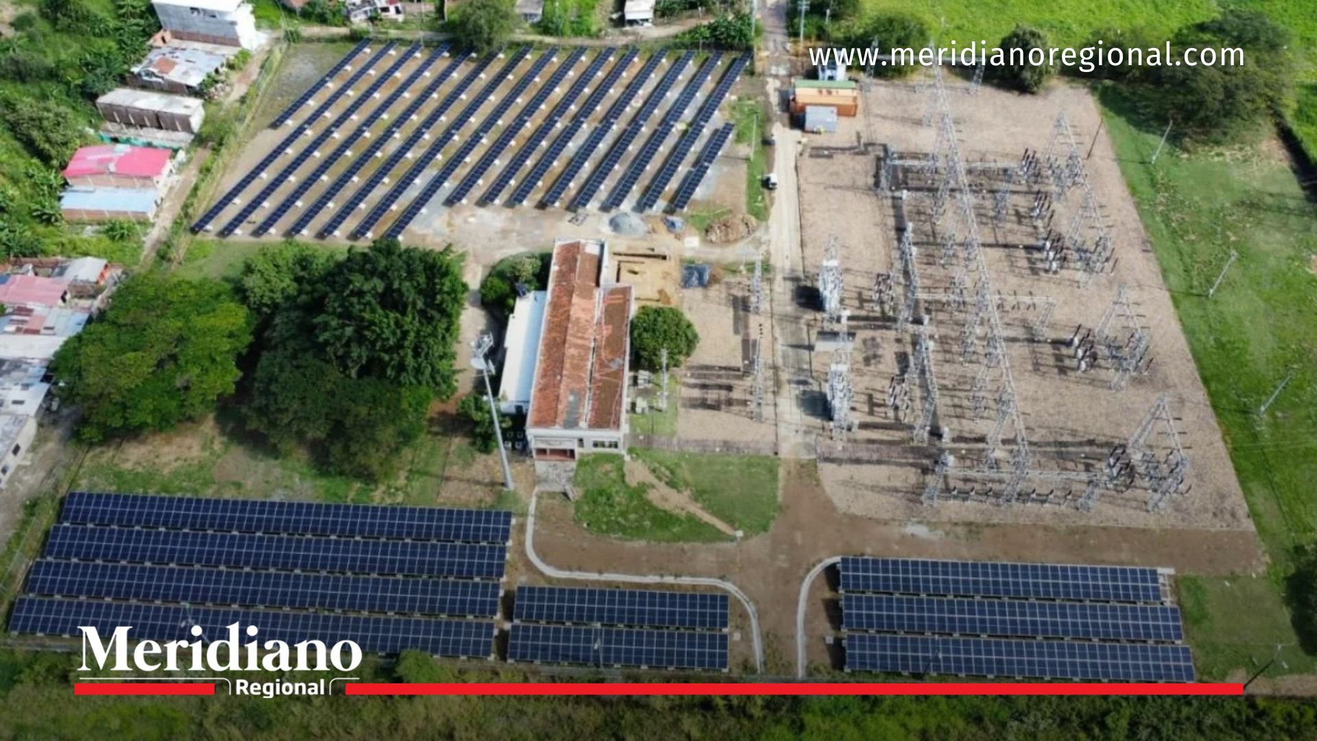 Vista aérea de la Planta Solar Aguablanca junto a la subestación de Emcali en el oriente de Cali.