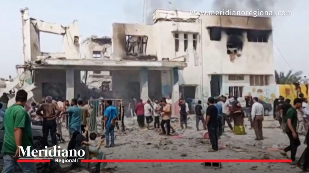 bombardeos Irán - edificio destruido tras ataque aéreo - tensión en Medio Oriente - civiles inspeccionan daños