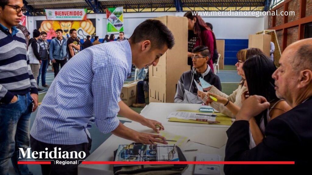 Ciudadanos participan en las elecciones Cauca en puesto de votación - Meridiano Regional Ciudadano votando en puesto de votación durante las elecciones Cauca en jornada electoral del Congreso en Colombia