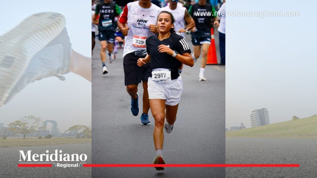 Verónica Pérez en el IRONMAN 70.3 Monterrey - Meridiano Regional Verónica Pérez corriendo en el IRONMAN 70.3 Monterrey representando al triatlón colombiano