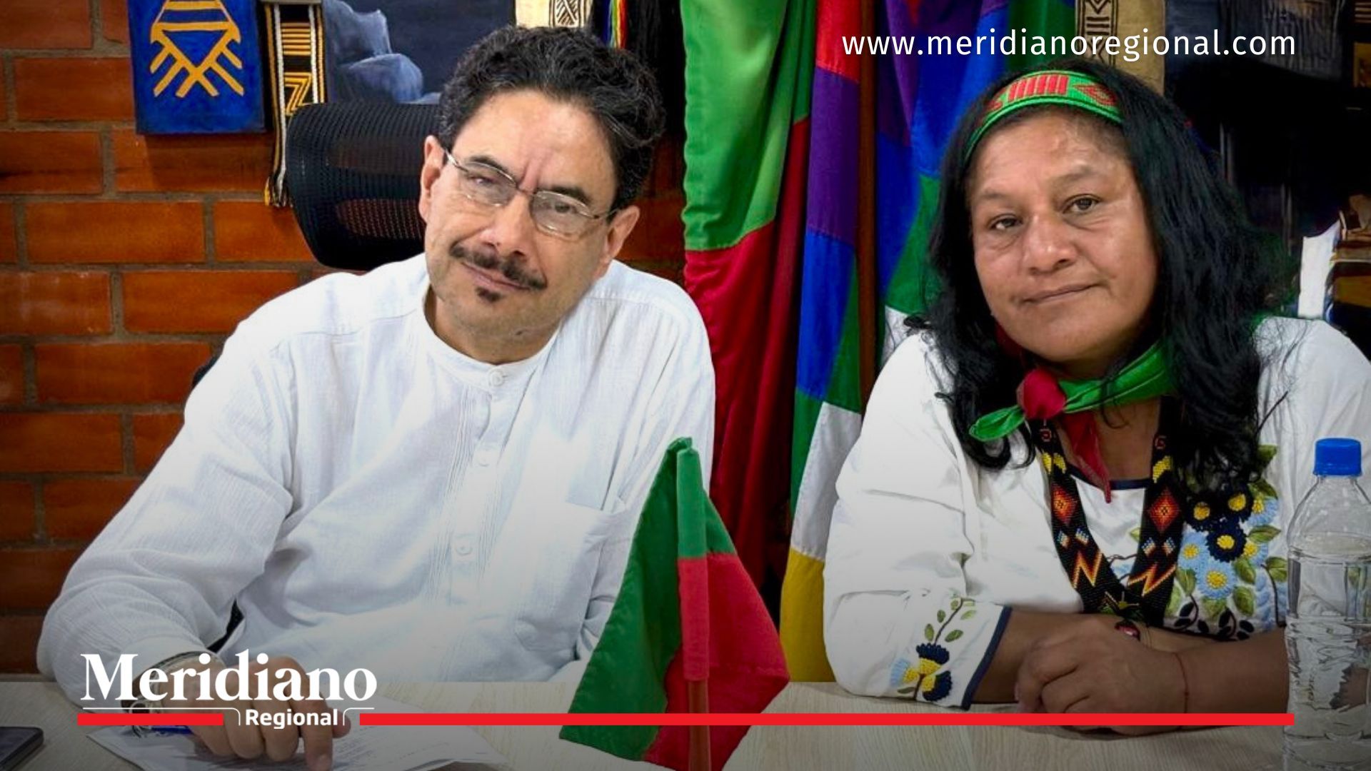 Iván Cepeda y la senadora indígena Aída Quilcué durante el anuncio de la fórmula vicepresidencial para las elecciones presidenciales de 2026.