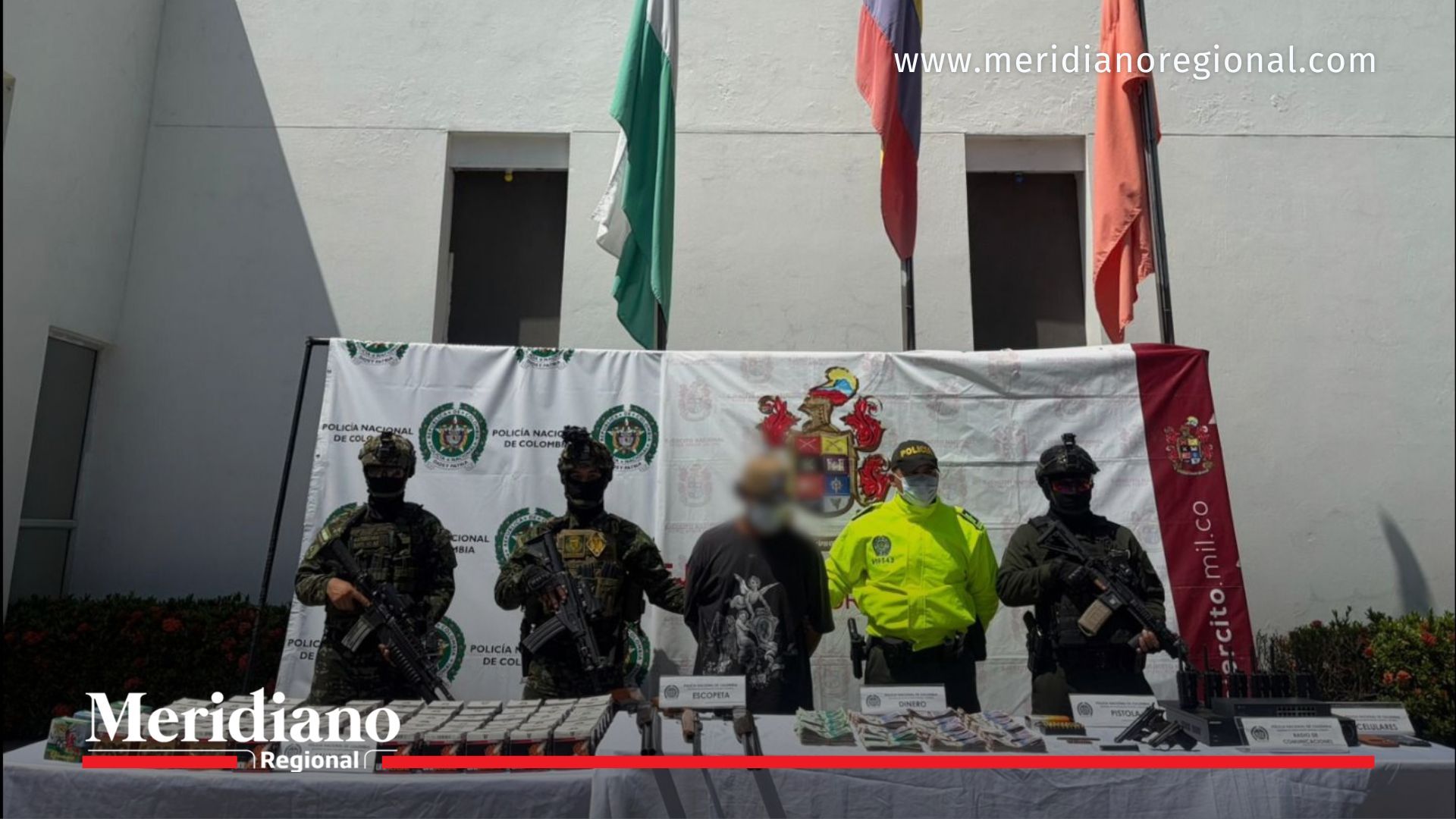 captura de Javier Arias Stunt durante operativo policial en Antioquia con armas y dinero incautado