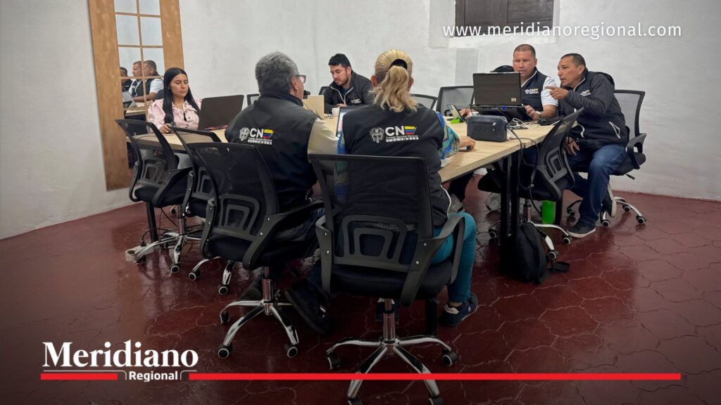 Funcionarios del CNE en reunión sobre acompañamiento a las curules de paz y las CITREP en Colombia.