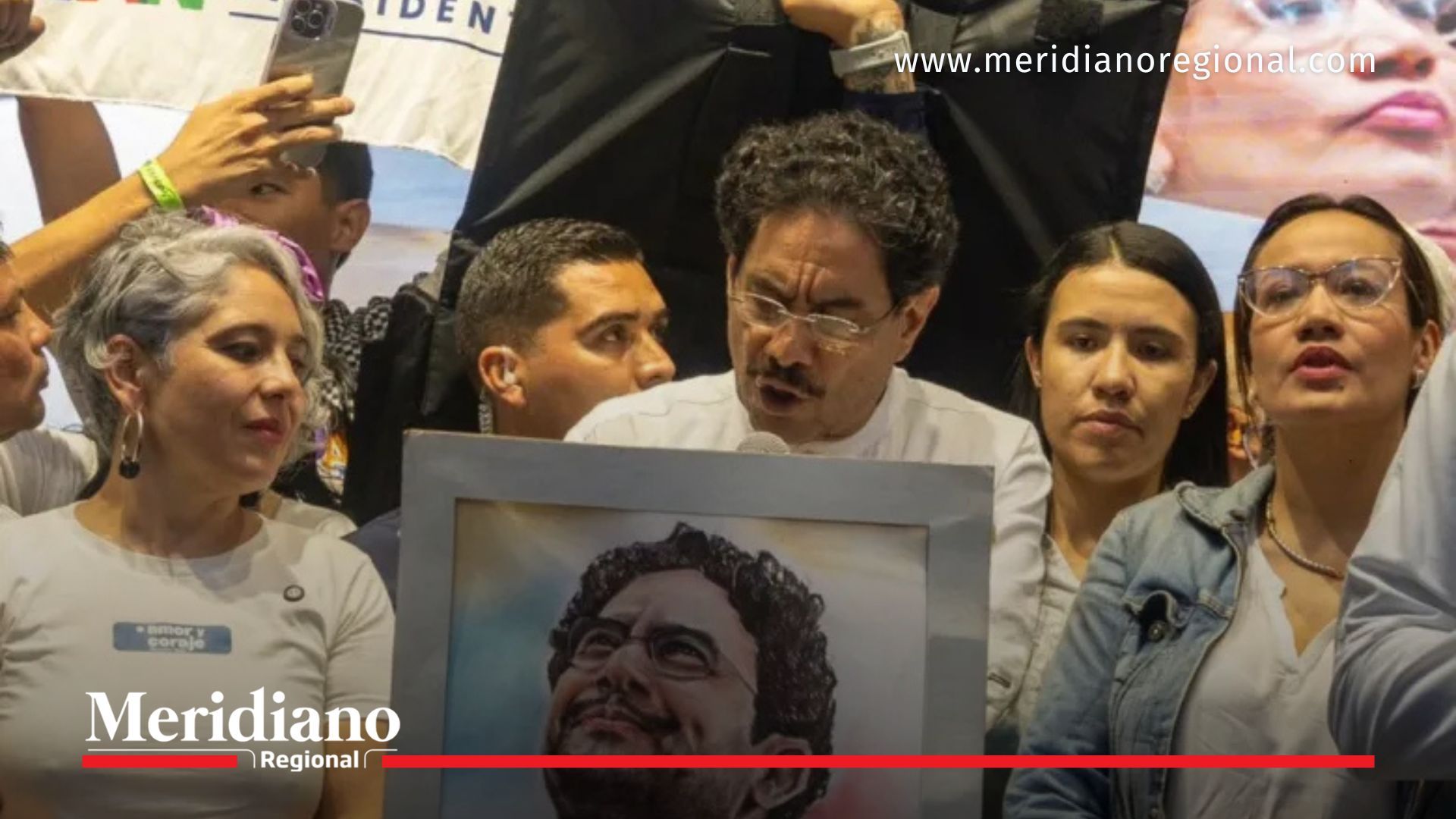 Iván Cepeda durante discurso político en Antioquia en medio de la polémica por sus declaraciones sobre el departamento.