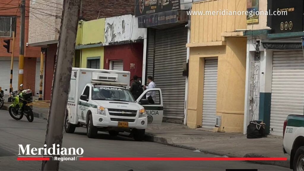 Policía en el lugar donde fue asesinado Luder Quiñones en Cali tras ataque armado