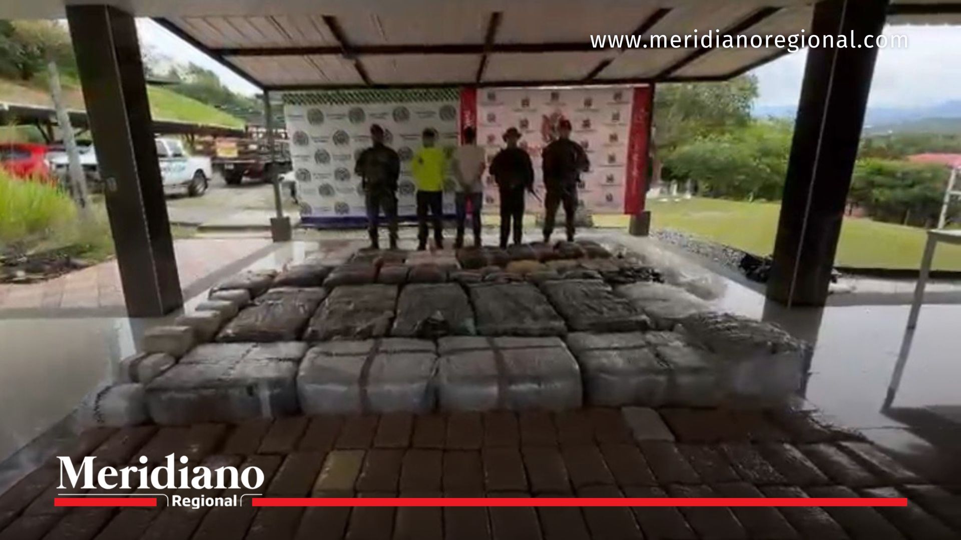 incautación de marihuana en Cauca con capturado y paquetes de droga tipo creepy decomisados