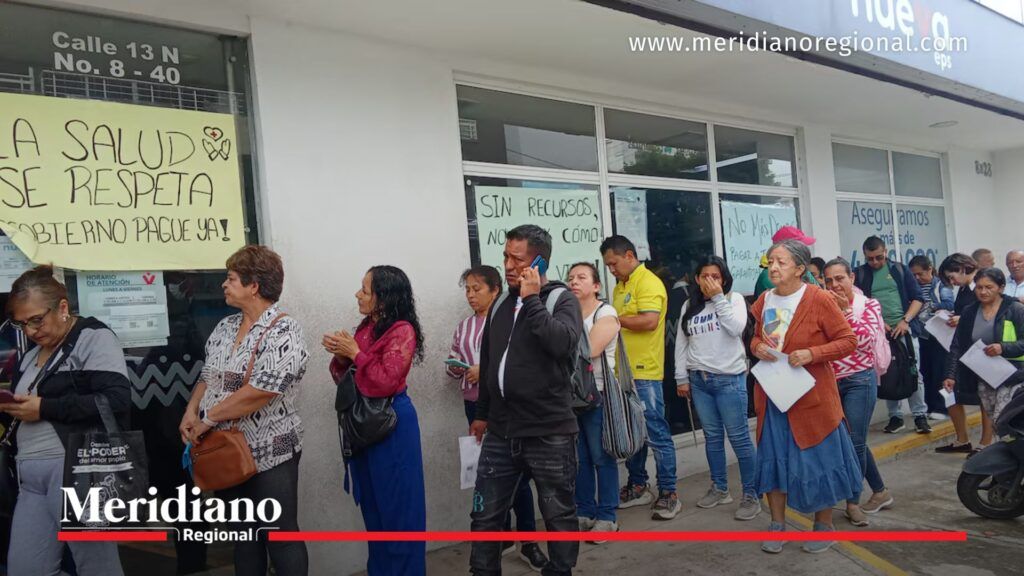 Desmayo en EPS en Popayán y largas filas de usuarios - Meridiano Regional desmayo en EPS Popayán filas Nueva EPS usuarios esperando atención salud Colombia
