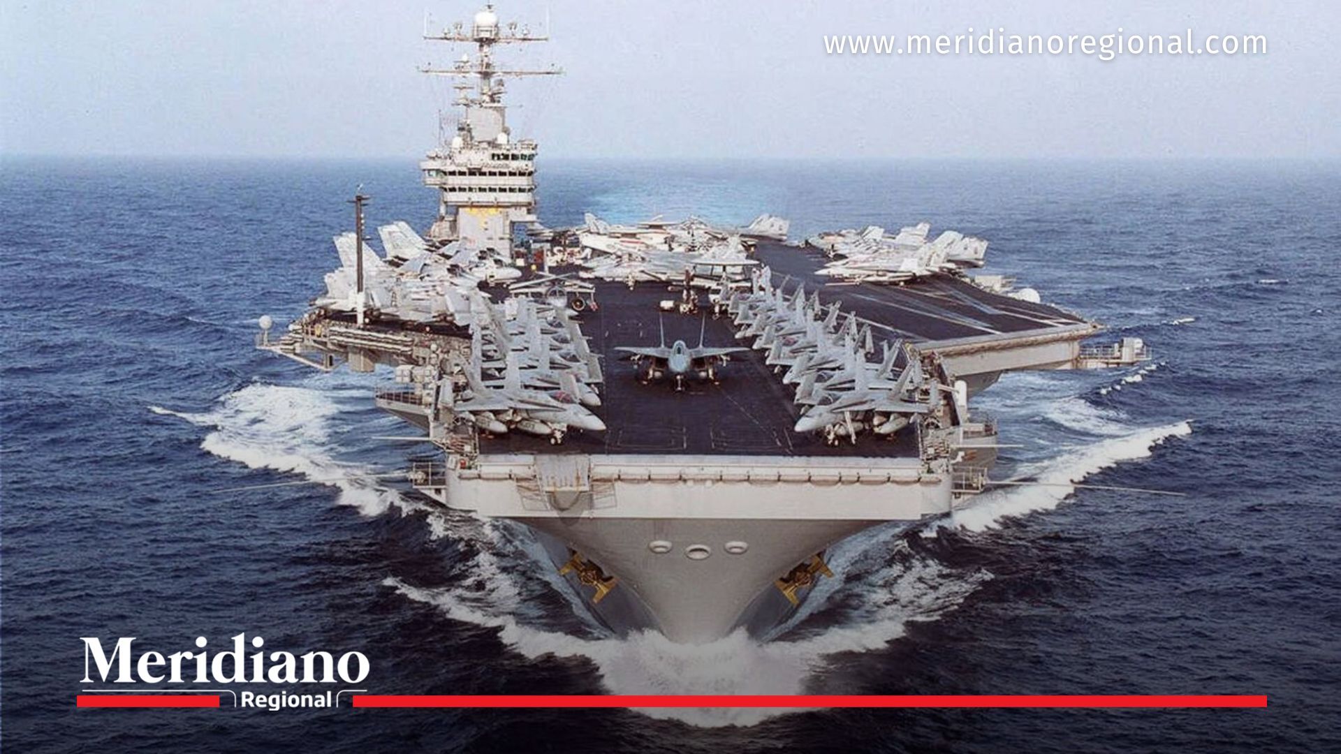 ejercicios navales con el USS Nimitz navegando en alta mar con aviones de combate en cubierta en América Latina