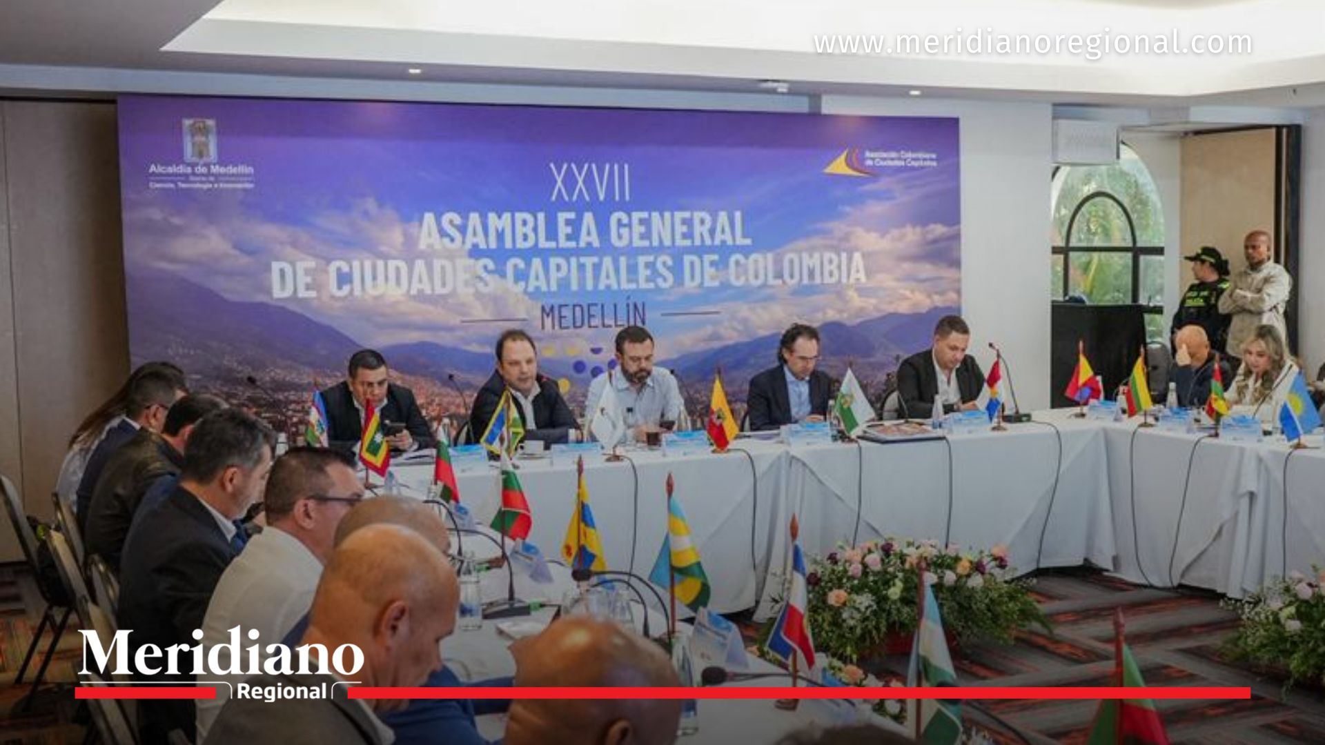 Asamblea Asocapitales 2026 en Medellín con alcaldes de ciudades capitales reunidos en mesa de trabajo