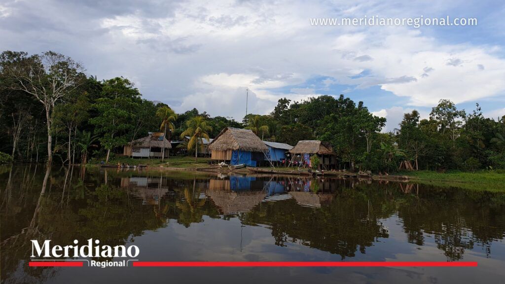 territorios indígenas Amazonía comunidad indígena viviendas tradicionales selva colombiana
