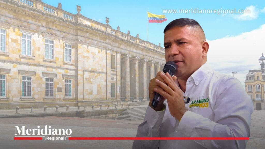 Víctor Armero y su proyección a la Cámara de Representantes - Meridiano Regional Víctor Armero hablando en acto público con edificio institucional y bandera de Colombia al fondo, representando su liderazgo político en el Cauca rumbo a la Cámara de Representantes.