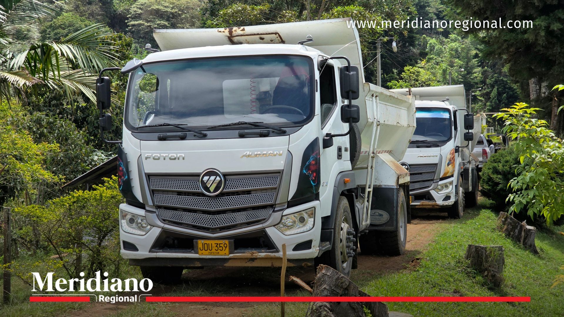 Volquetas utilizadas en las obras de mantenimiento vial que adelanta la Gobernación del Cauca, a través de la Secretaría de Infraestructura, en la vía que conecta la vereda Nápoles con el casco urbano de Caloto.