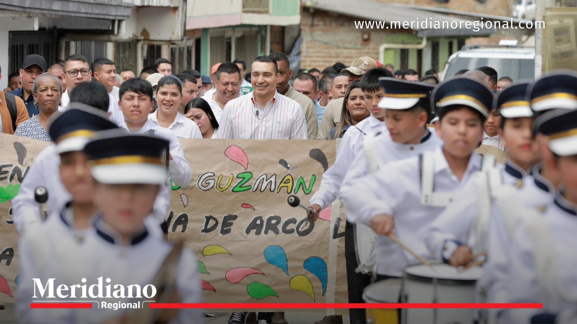El gobernador del Cauca, Octavio Guzmán, participa en una jornada territorial en el corregimiento de San Miguel, La Vega, junto a estudiantes, líderes comunitarios y habitantes del Macizo Colombiano Cauca, donde se verificaron proyectos de vías rurales, salud y educación.