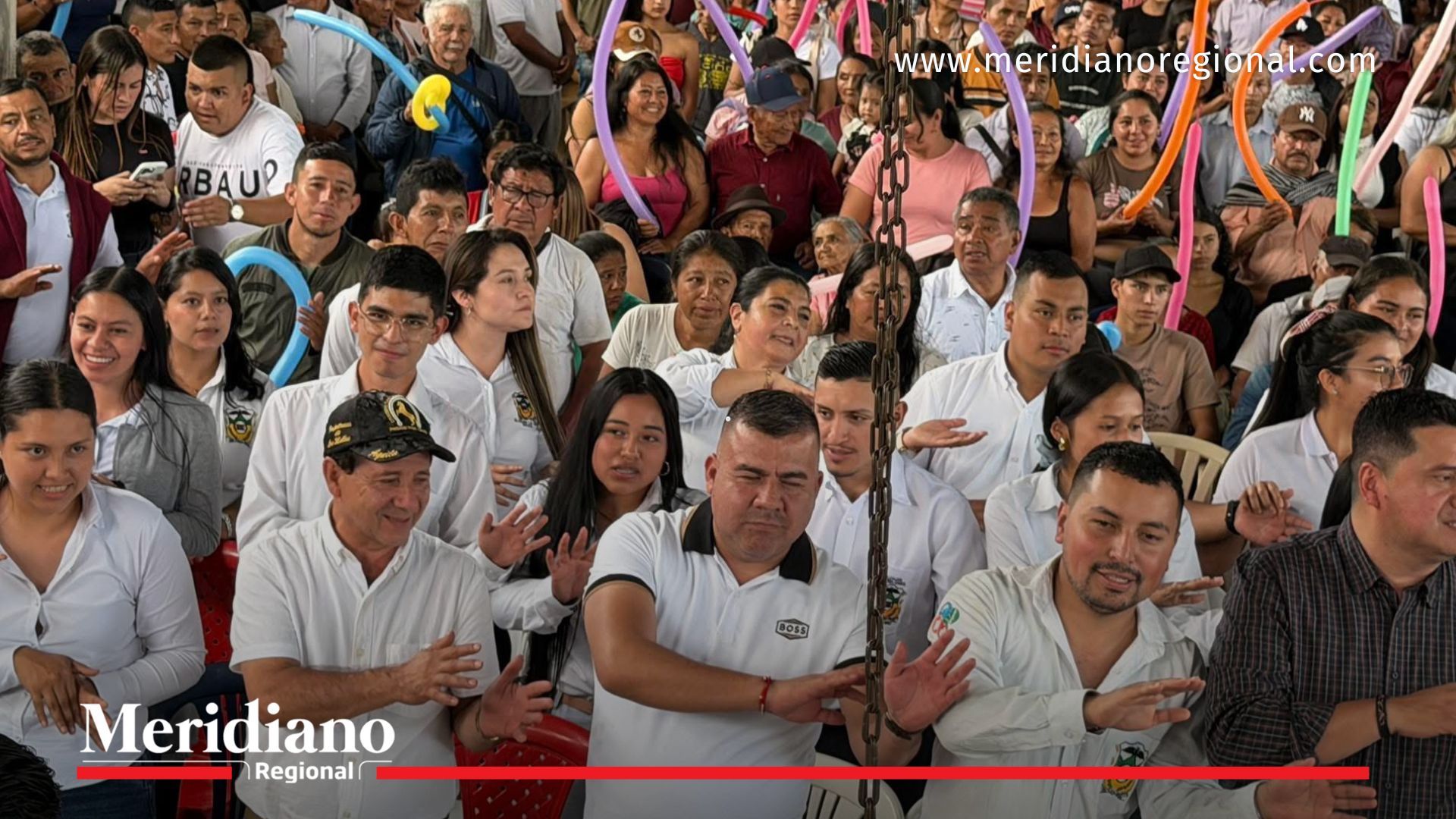 Habitantes del corregimiento de San Miguel, en el municipio de La Vega Cauca, participan en un encuentro comunitario durante la visita institucional de la Gobernación del Cauca, donde se socializaron proyectos de conectividad rural, salud y educación para el Macizo Colombiano Cauca.