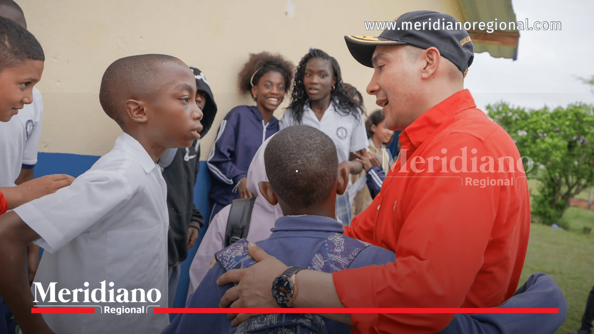 Octavio Guzmán en Guachené dialoga con estudiantes en institución educativa del Cauca