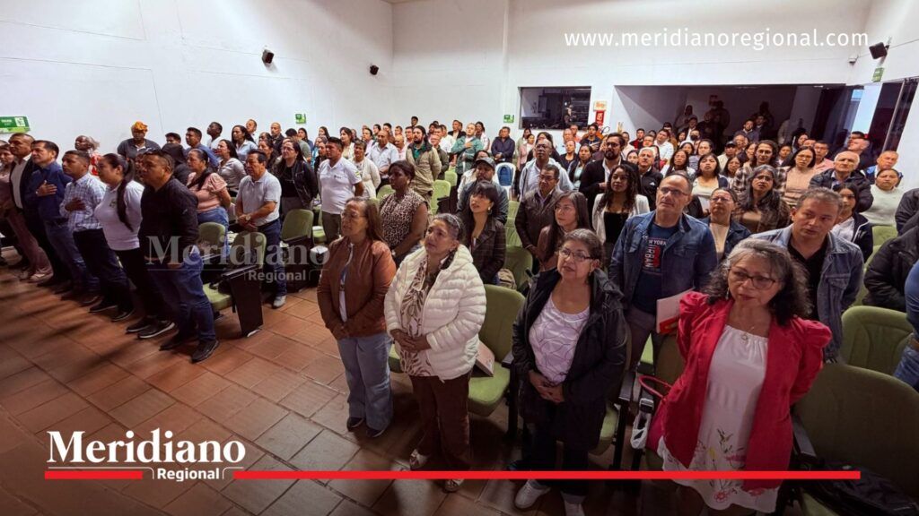 Asistentes a la Mesa Pública del PAE Cauca reunidos en un auditorio participando en jornada de diálogo sobre alimentación escolar en el departamento.