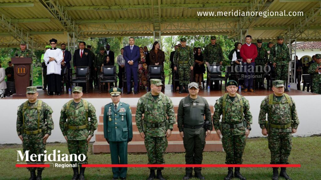 Ceremonia de cambio de mando de la Brigada 29 del Ejército Nacional en Popayán con حضور de autoridades y militares formados