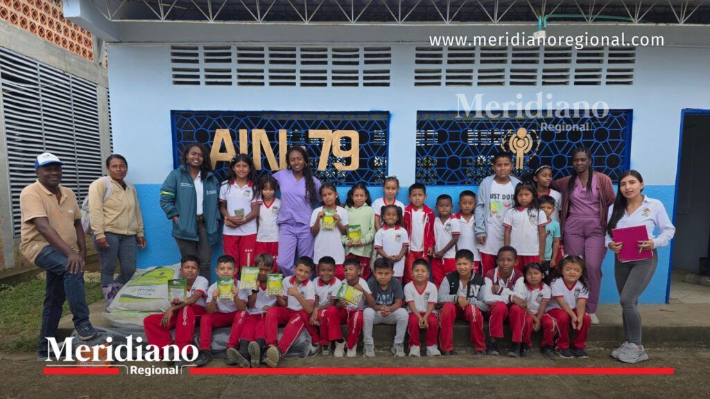 Estudiantes y docentes reciben insumos para huertas escolares en Buenos Aires Cauca durante jornada con la Secretaría de Infraestructura.