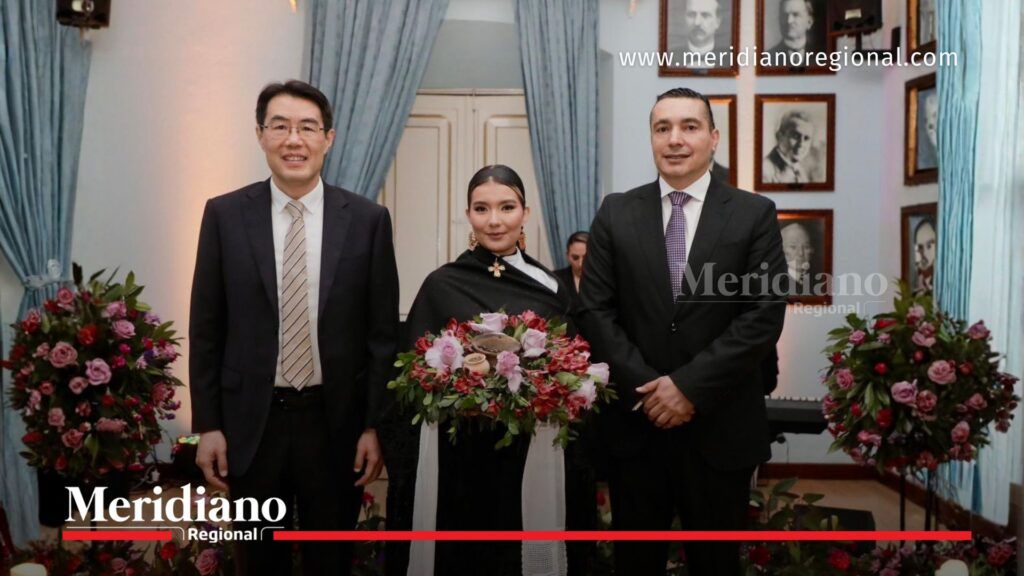 Encuentro diplomático en la Gobernación del Cauca durante Viernes Santo - Meridiano Regional El gobernador del Cauca, Octavio Guzmán, junto al embajador de China, ZHU Jingyang, participaron en un encuentro diplomático Cauca acompañado por una sahumadora durante la jornada de Viernes Santo en la Gobernación del Cauca.