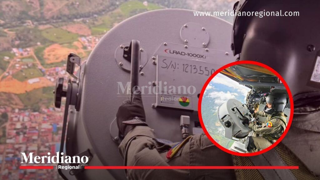Carlos Patiño portada - Meridiano Regional View from inside a helicopter cockpit with a pilot in a helmet, overlooking a valley below.