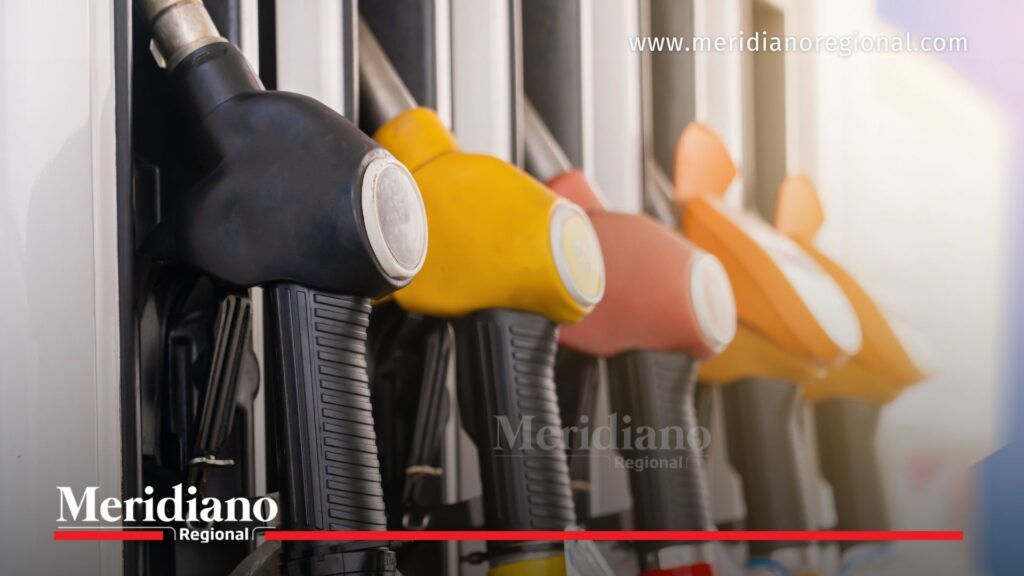 Surtidores de gasolina en estación de servicio, imagen representativa del impacto del petróleo en el precio del combustible en Colombia