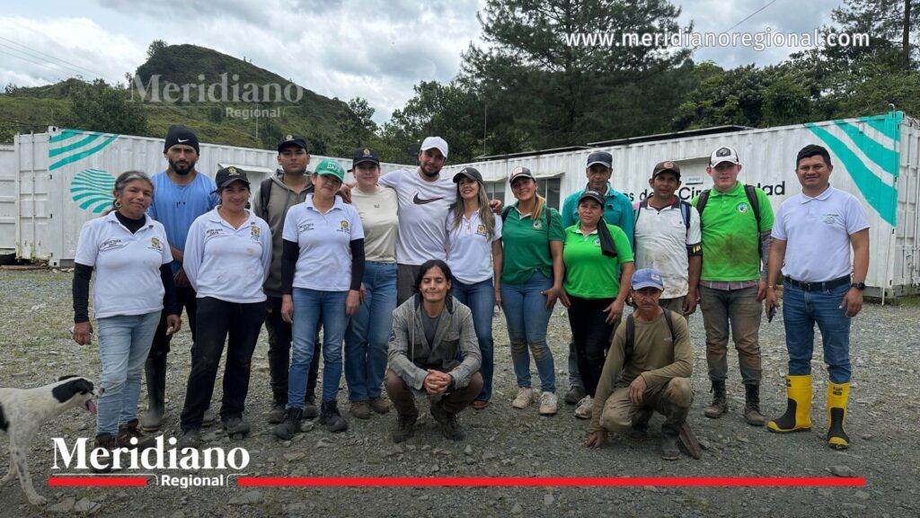 Siembra de árboles en Popayán con participación de comunidad y equipo ambiental en La Yunga