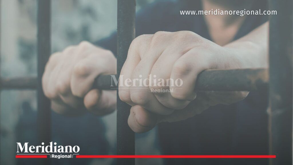 Referencia de persona detenida tras rejas en centro carcelario en Colombia por caso de secuestro
