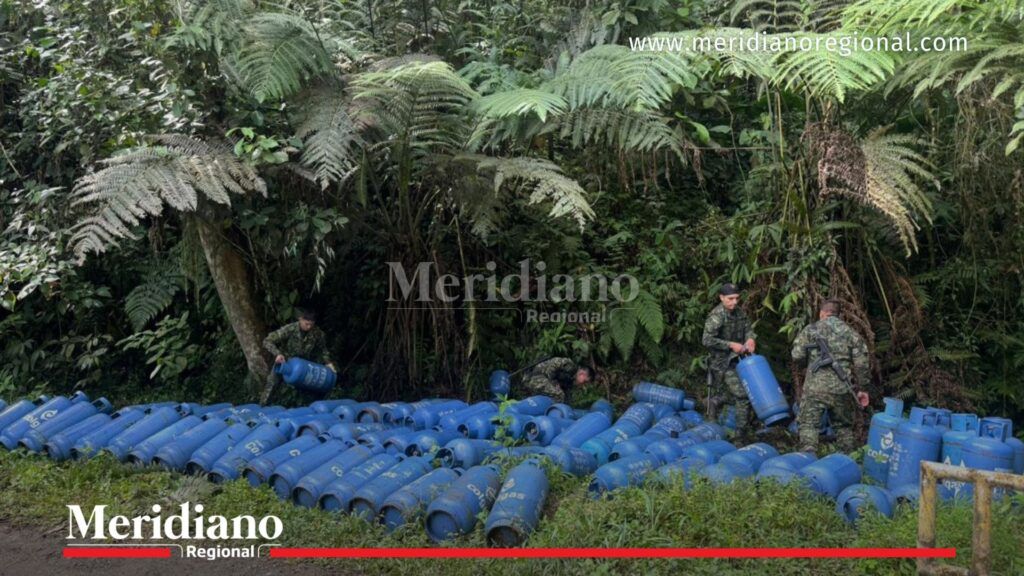 cilindros de gas hallados en zona rural de Tuluá por el Ejército Nacional