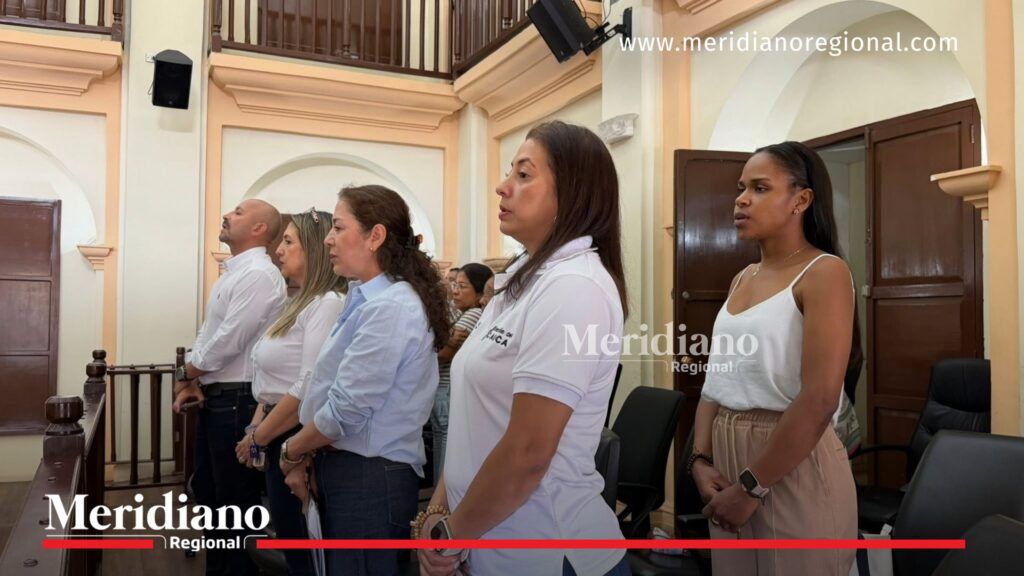 Funcionarios participaron en sesión sobre fortalecimiento de la Casa de Acogida - Meridiano Regional Asistentes de la Secretaría de La Mujer del Cauca participan en una jornada institucional dentro de una sala de juntas de la Gobernación del Cauca durante la sustentación de recursos para la Casa de Acogida.