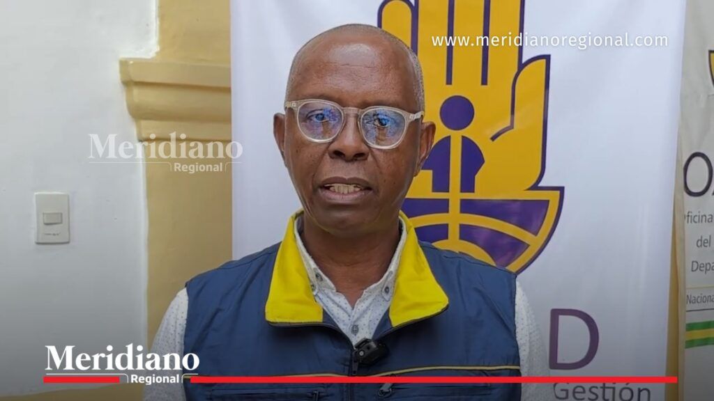 El jefe de la Oficina de Gestión del Riesgo del Cauca, Wiesner Cortés Mina, entrega declaraciones sobre el monitoreo y la alerta amarilla del Volcán Puracé.