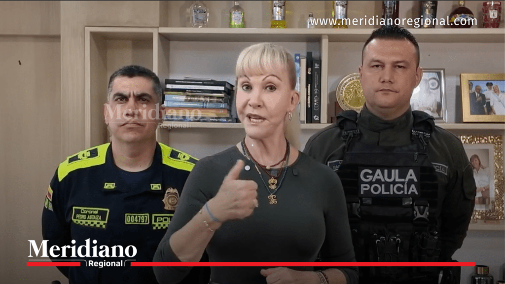 Dilian Francisca Toro habla junto a oficiales de Policía sobre la captura de un joven con 8 millones en billetes falsos en el Valle del Cauca.