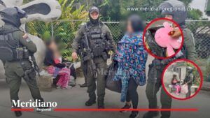 Policía captura a dos mujeres con droga oculta en peluche durante operativo en la vía hacia Coconuco, Cauca.