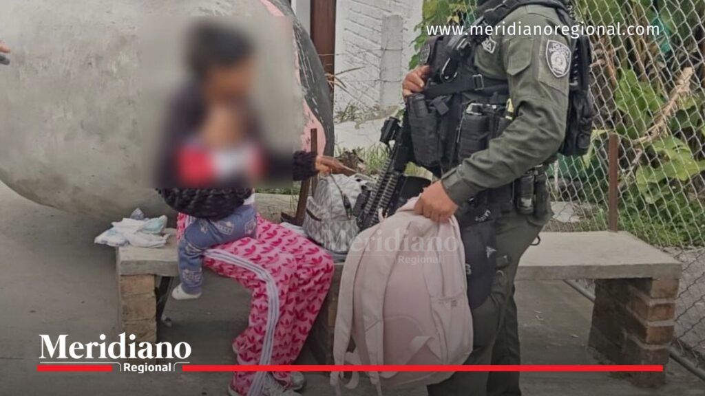 Mujer capturada con un bebé durante operativo por droga oculta en peluche en la vía hacia Coconuco.