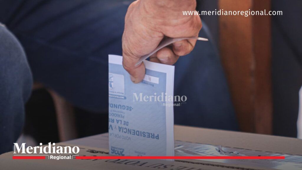 Ciudadano deposita su voto durante la votación histórica registrada en el Cauca en las elecciones presidenciales de 2026