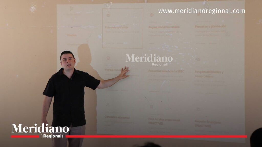 Expositor presenta herramientas digitales durante jornada de capacitación de la Secretaría de Desarrollo Económico y Competitividad del Cauca para fortalecer la gestión institucional, la atención ciudadana y la promoción de emprendimientos en el departamento.