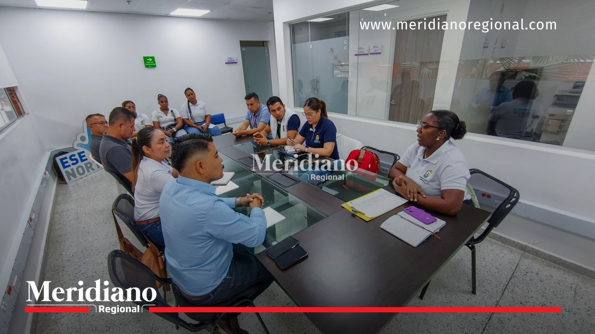 Funcionarios de la Secretaría de Salud del Cauca, la E.S.E. Norte 3, la Alcaldía de Puerto Tejada y otras entidades participan en una mesa técnica para coordinar acciones de seguimiento y fortalecimiento de la vigilancia sanitaria en el municipio.