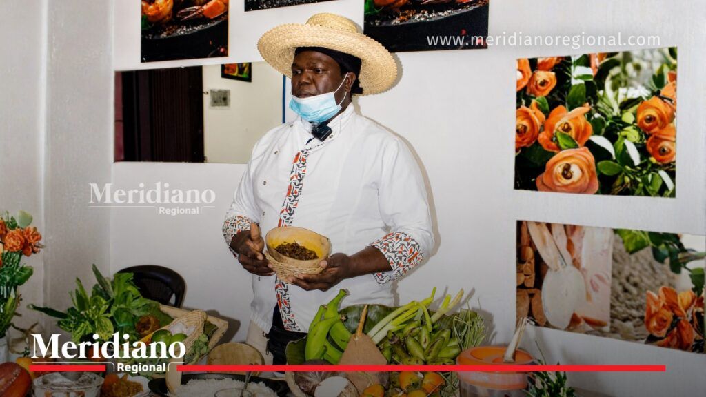 Cocinero tradicional del Cauca presenta una muestra gastronómica con productos típicos durante la preselección curatorial para el Festival Petronio Álvarez organizada por la Secretaría de Educación y Cultura del Cauca.