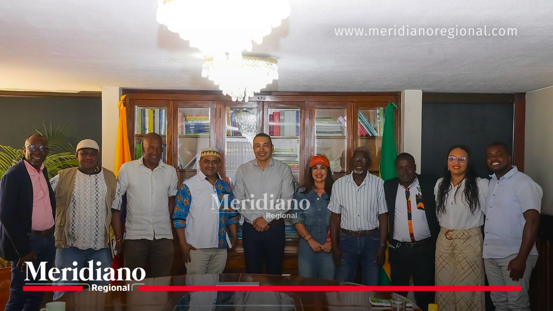 El gobernador Jorge Octavio Guzmán Gutiérrez junto a representantes de las comunidades afro del Cauca durante una reunión de seguimiento a la ruta de fortalecimiento establecida en el marco de la Ley 70 de 1993.