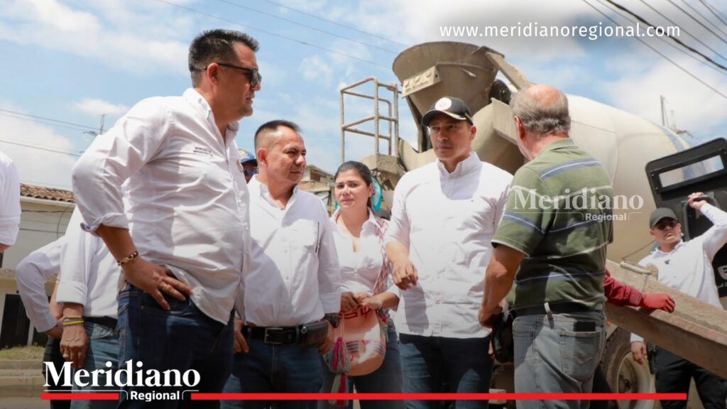 Gobernador Jorge Octavio Guzmán supervisa las obras de la Calle Quinta junto a maquinaria de construcción en Santander de Quilichao.