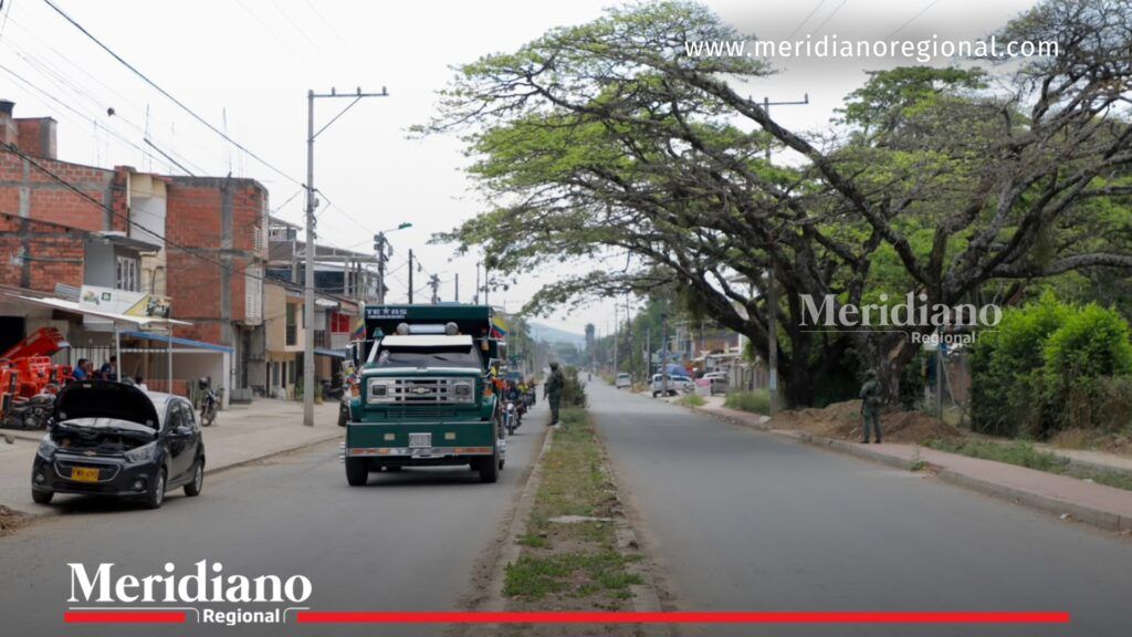 Tramo habilitado de la Calle Quinta en Santander de Quilichao con circulación de vehículos hacia la vía Cali–Popayán